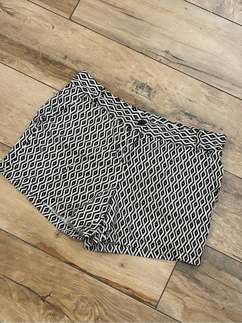 Source Unknown Black and White Diamond Print Bermuda Shorts